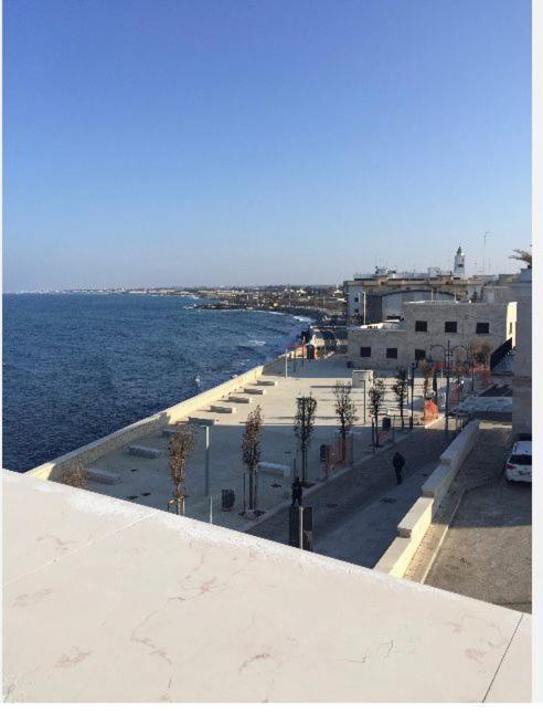 ジョヴィナッツォLa Terrazza Sul Mareアパートメント エクステリア 写真